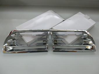 HORNGRILLE WITH OPENING LEFT 69-73 CHROME  # 901.559.431.28